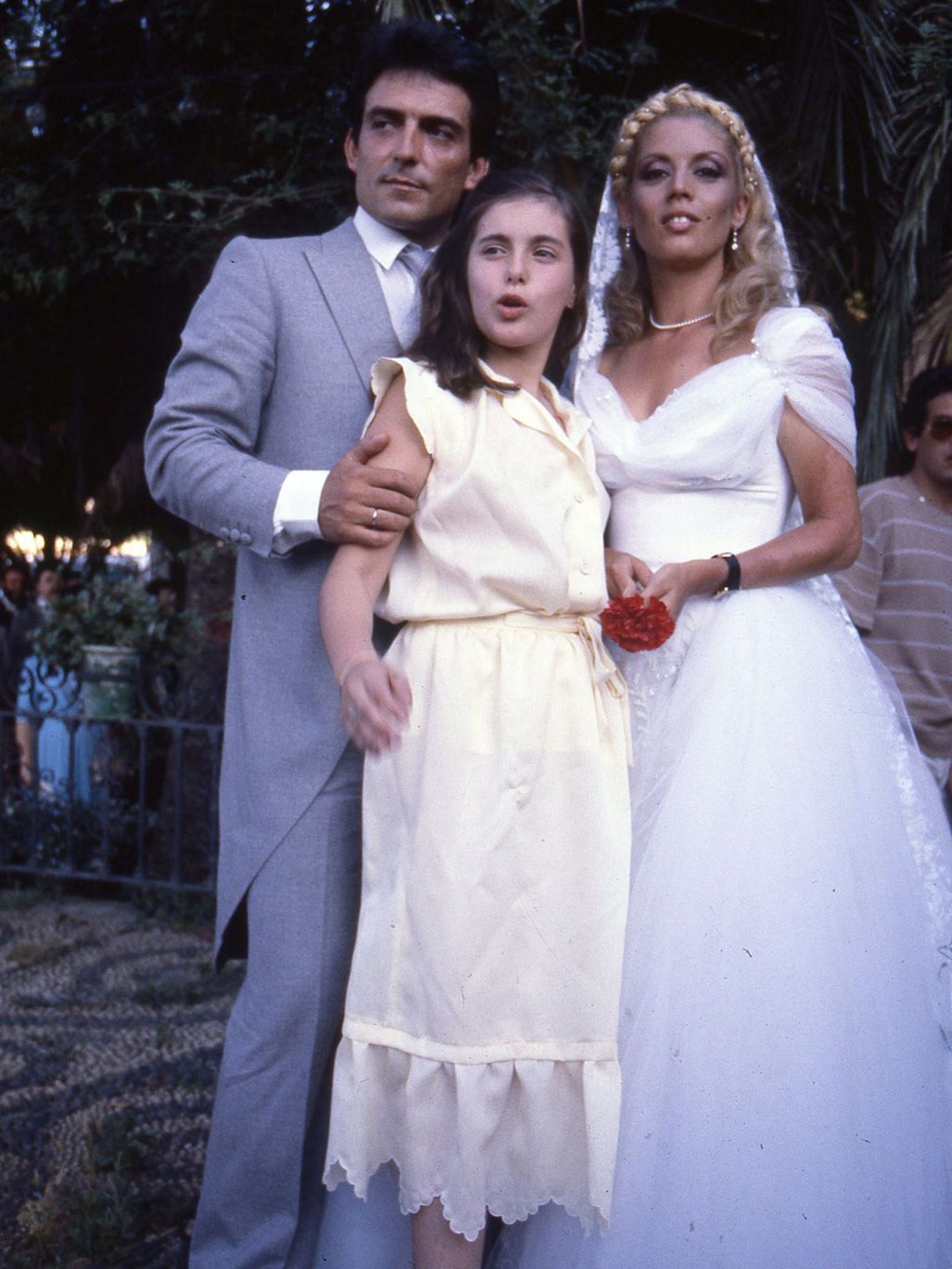 En su boda con Pepe Sancho con su hija, Rocío, quien falleció en un accidente de coche.