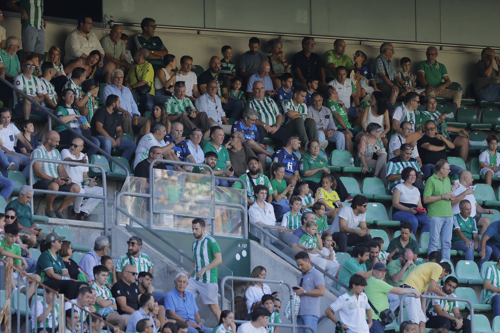 Búscate en las fotos del Betis-Cádiz