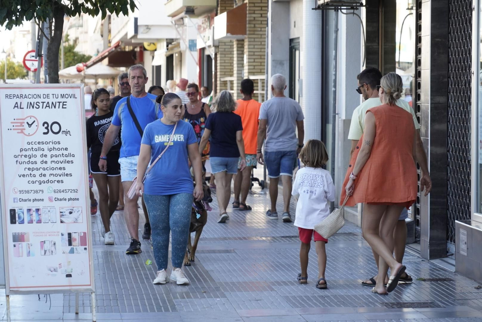 La Calle Ancha de Punta Umbría, una tarde de verano con el sol cayendo
