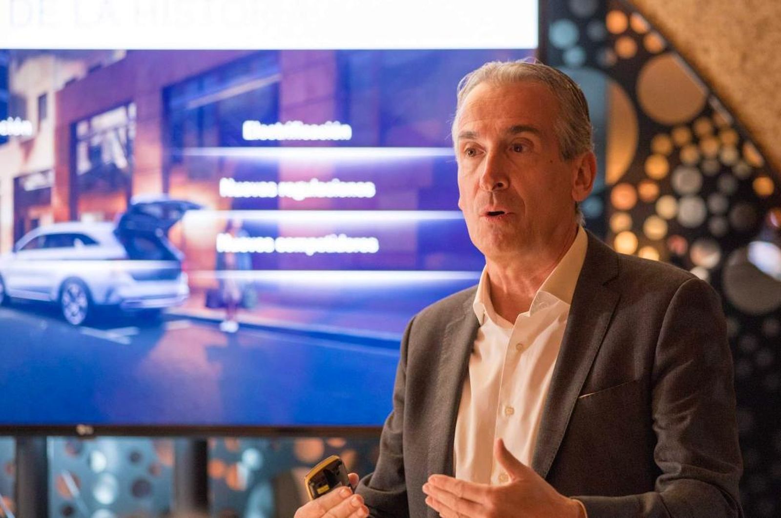 Herrera, presidente de Kia: “Queremos ser generalistas, pero ofreciendo una tecnología premium"”
