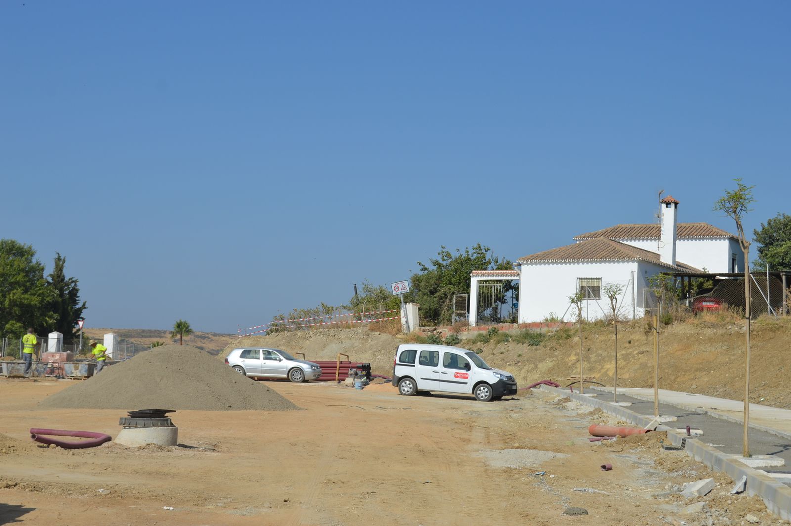 Más de mil firmas para evitar que le tiren la casa a una familia de Estepona