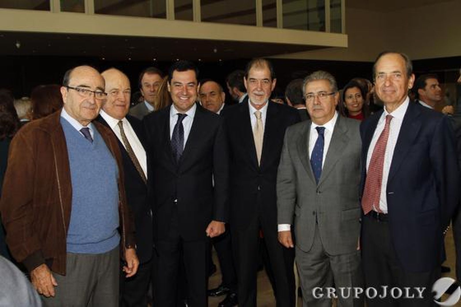 Los empresarios José María Loring, Miguel Solís, Rafael Ybarra y José Luis de Pablo Romero, con Juan Manuel Moreno, presidente del PP de Andalucía y Juan Ignacio Zoido./ Belén Vargas/Juan Carlos Vázquez
