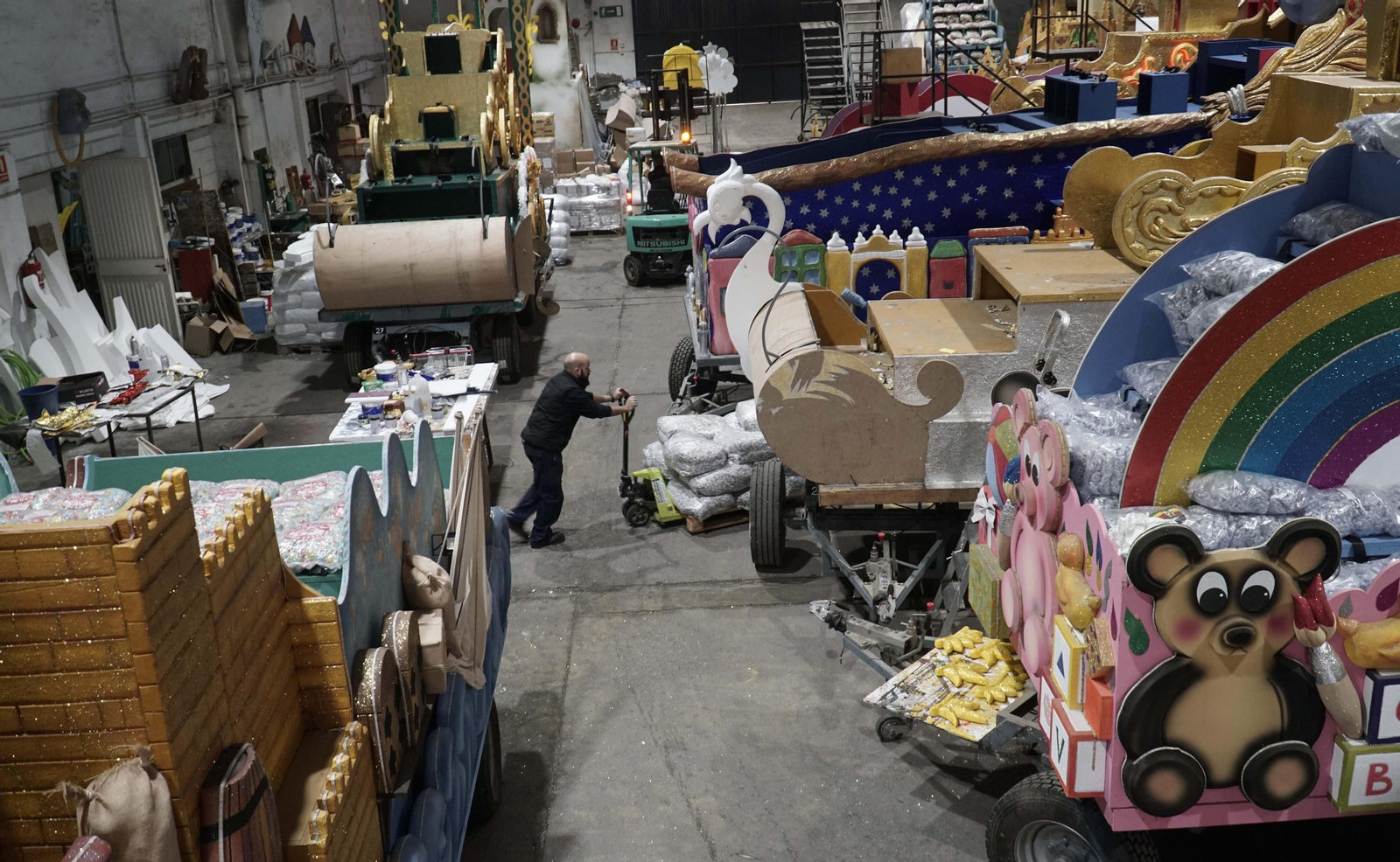 Así se construye la Cabalgata de Reyes Magos de Sevilla 2022