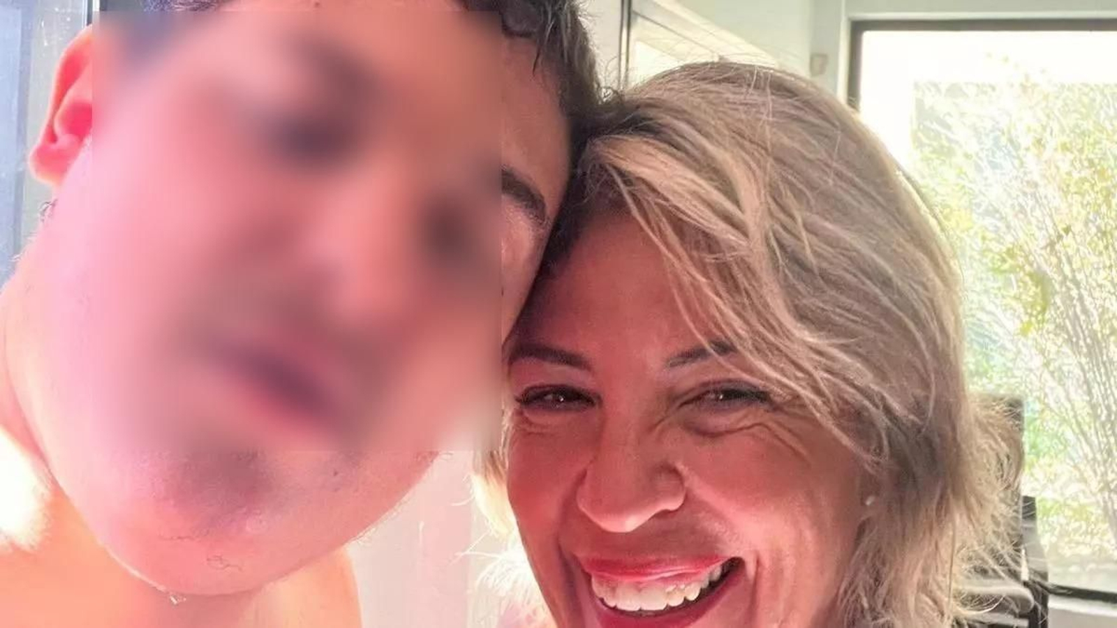 Juan, junto a Arancha, su madre, en una imagen reciente. Juan, junto a Arancha, su madre, en una imagen reciente.