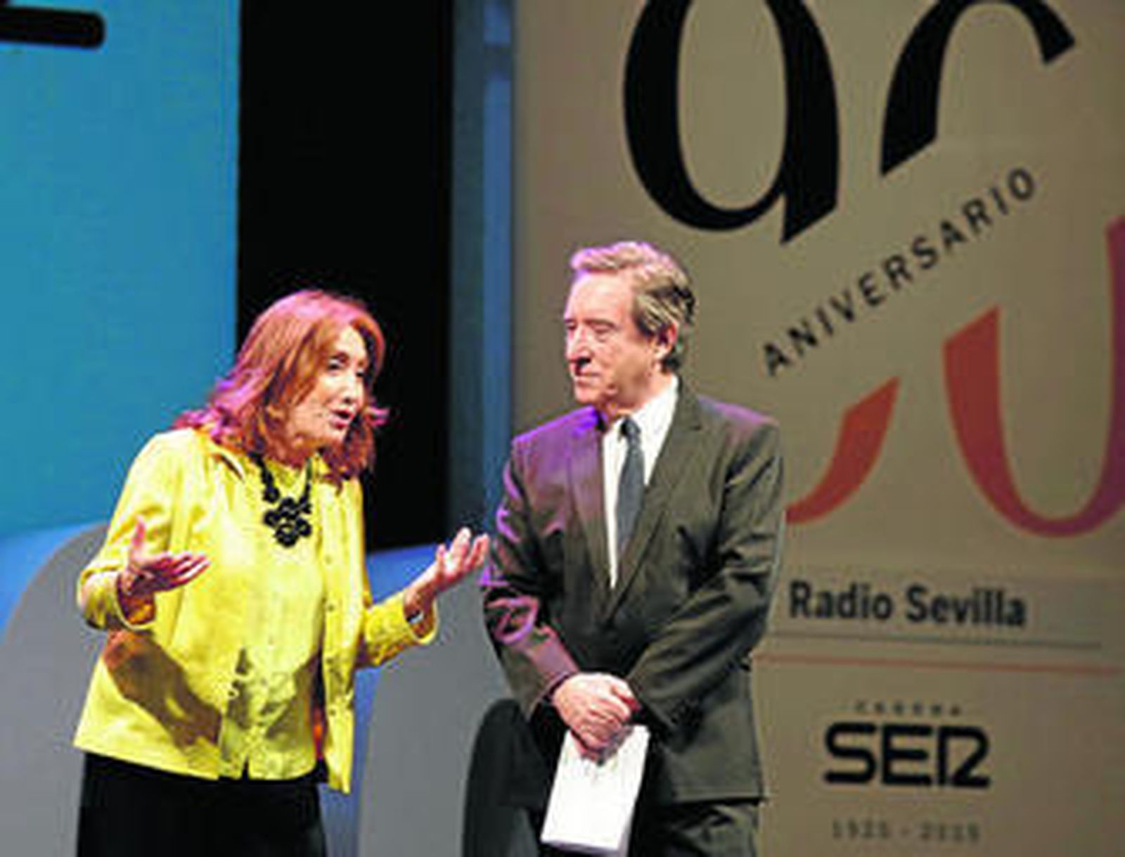 María Esperanza Sánchez e Iñaki Gabilondo recuerdan los momentos históricos que narró Radio Sevilla.