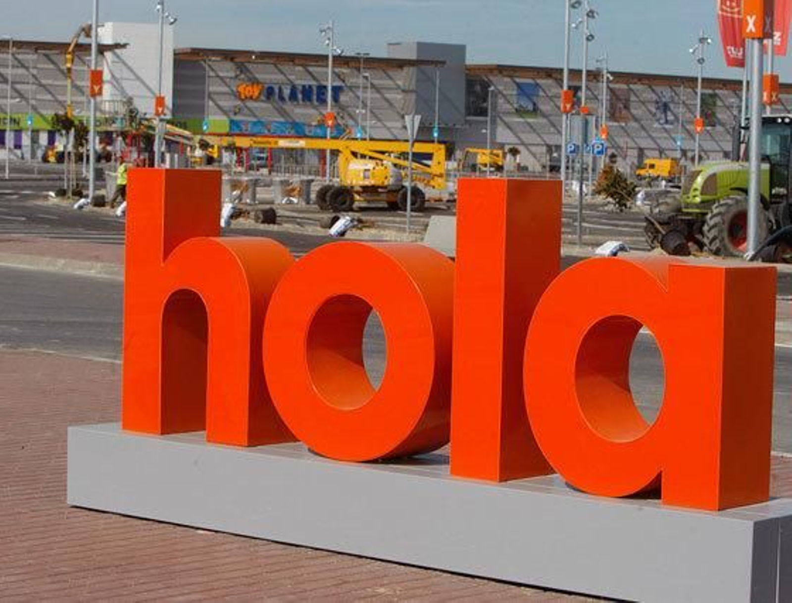 Luz Shopping, el mayor parque comercial de Andalucía, abrirá sus puertas la próxima semana con 1.200 nuevos empleos directos. Las previsiones apúntan a 6 millones de visitas en su primer año.  Foto: Juan Carlos Toro