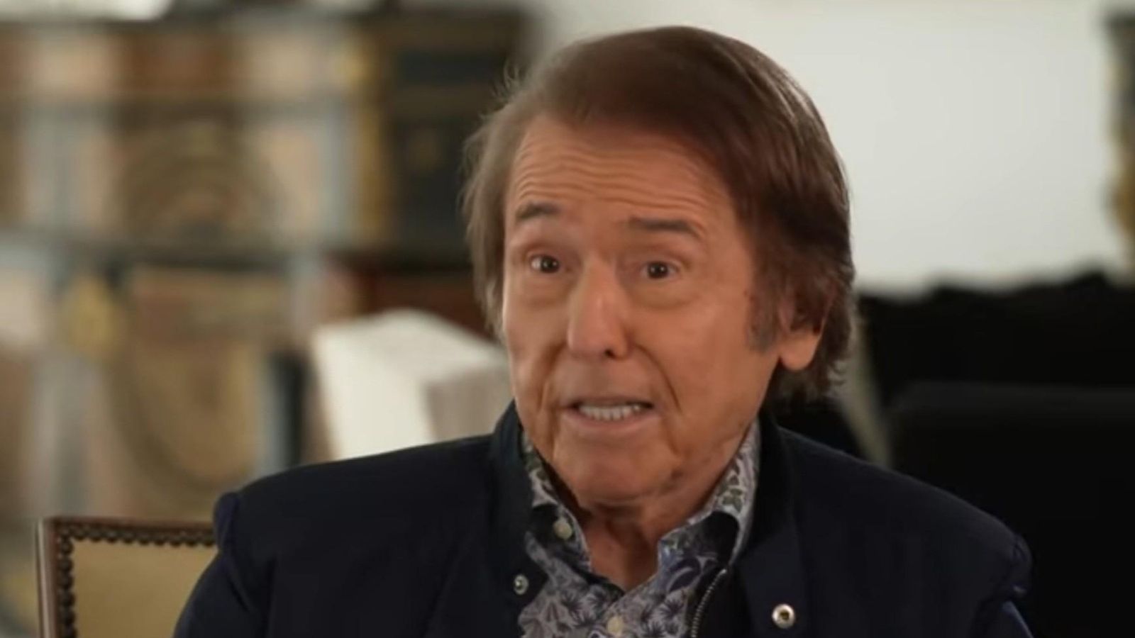 Raphael durante su entrevista a RTVE en el anuncio de su regreso