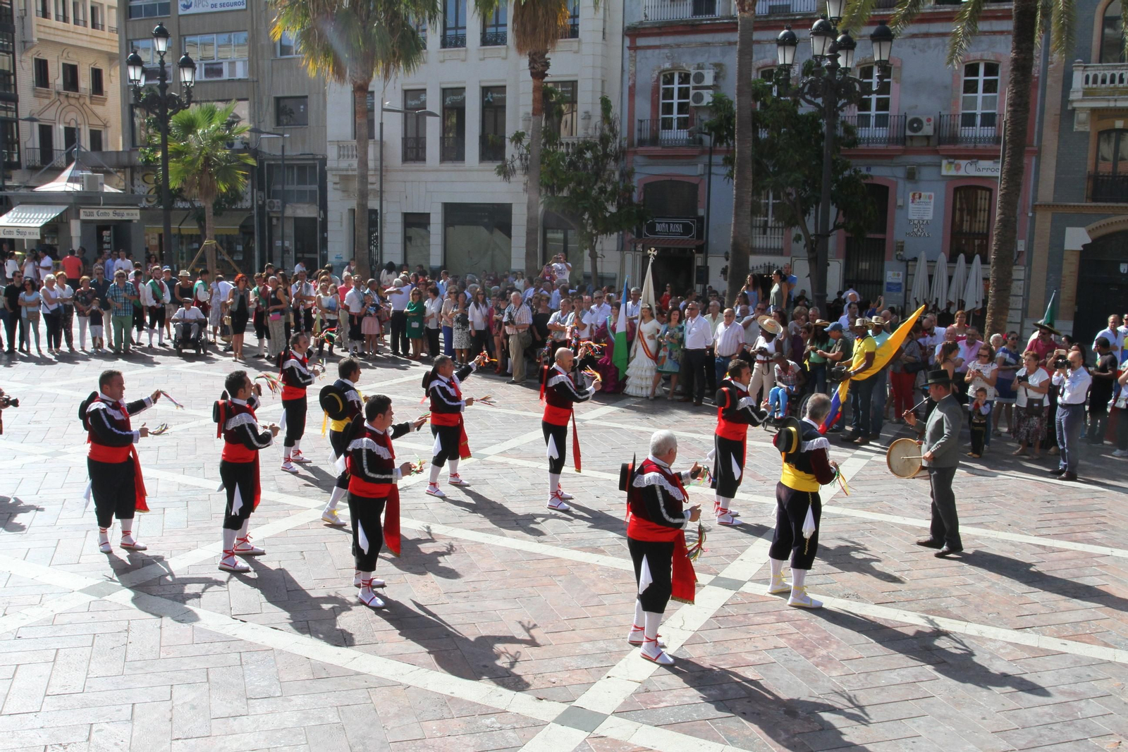 Imágenes del desfile Iberoamericano de bailes.