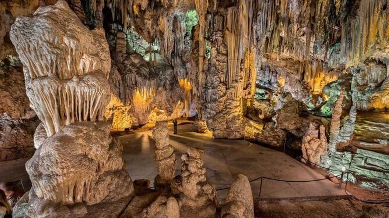 El interior de la Cueva de Nerja El interior de la Cueva de Nerja