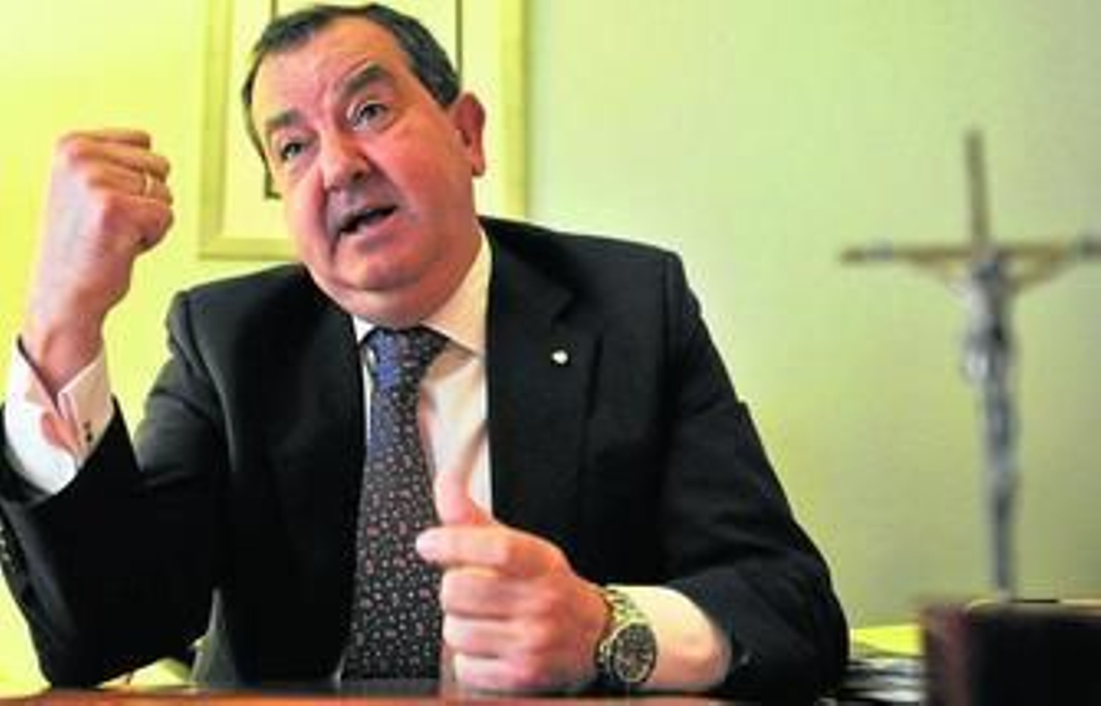 Luis Miguel Onieva, en su despacho de abogados de la calle San Gregorio, frente al Consejo de Cofradías.