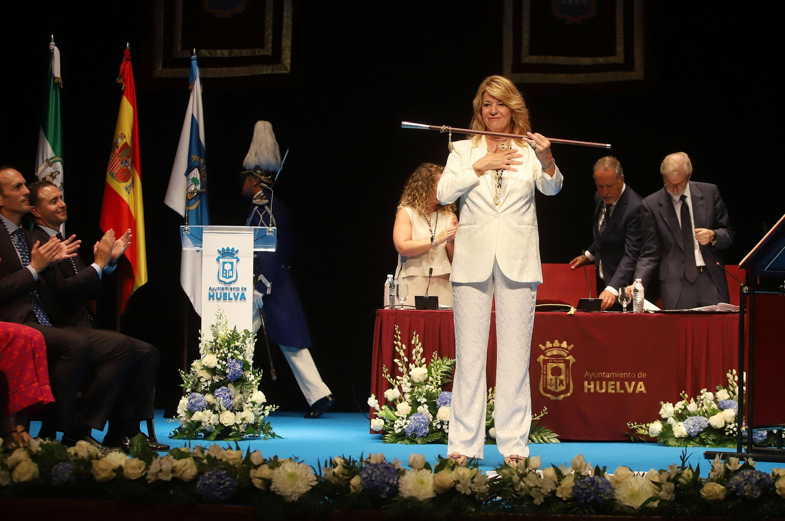 Imágenes de la toma de posesión de Pilar Miranda como alcaldesa de Huelva