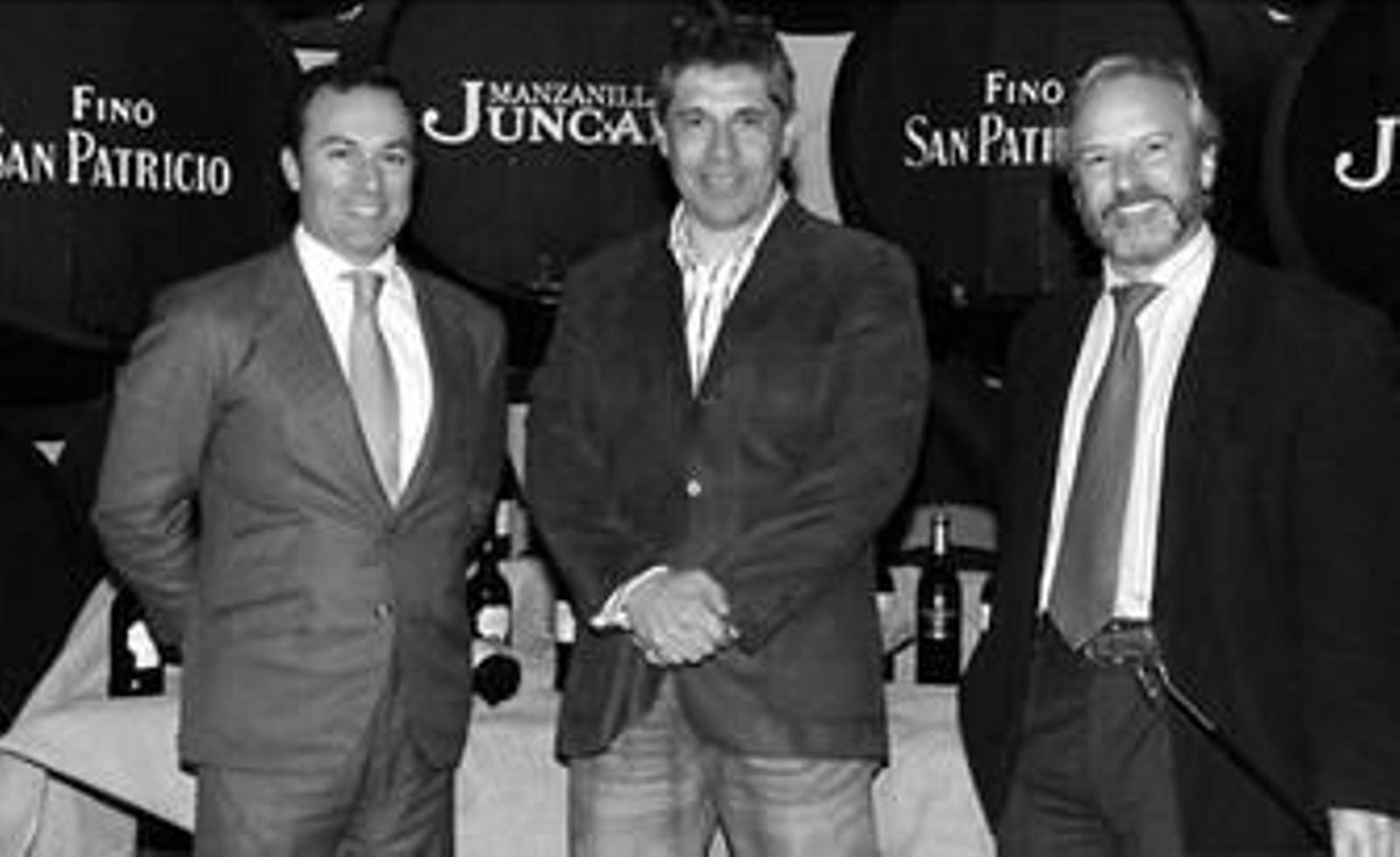 Pancho Campos, entre Luis Arroyo y Rufino Romero, directivos de Garvey.