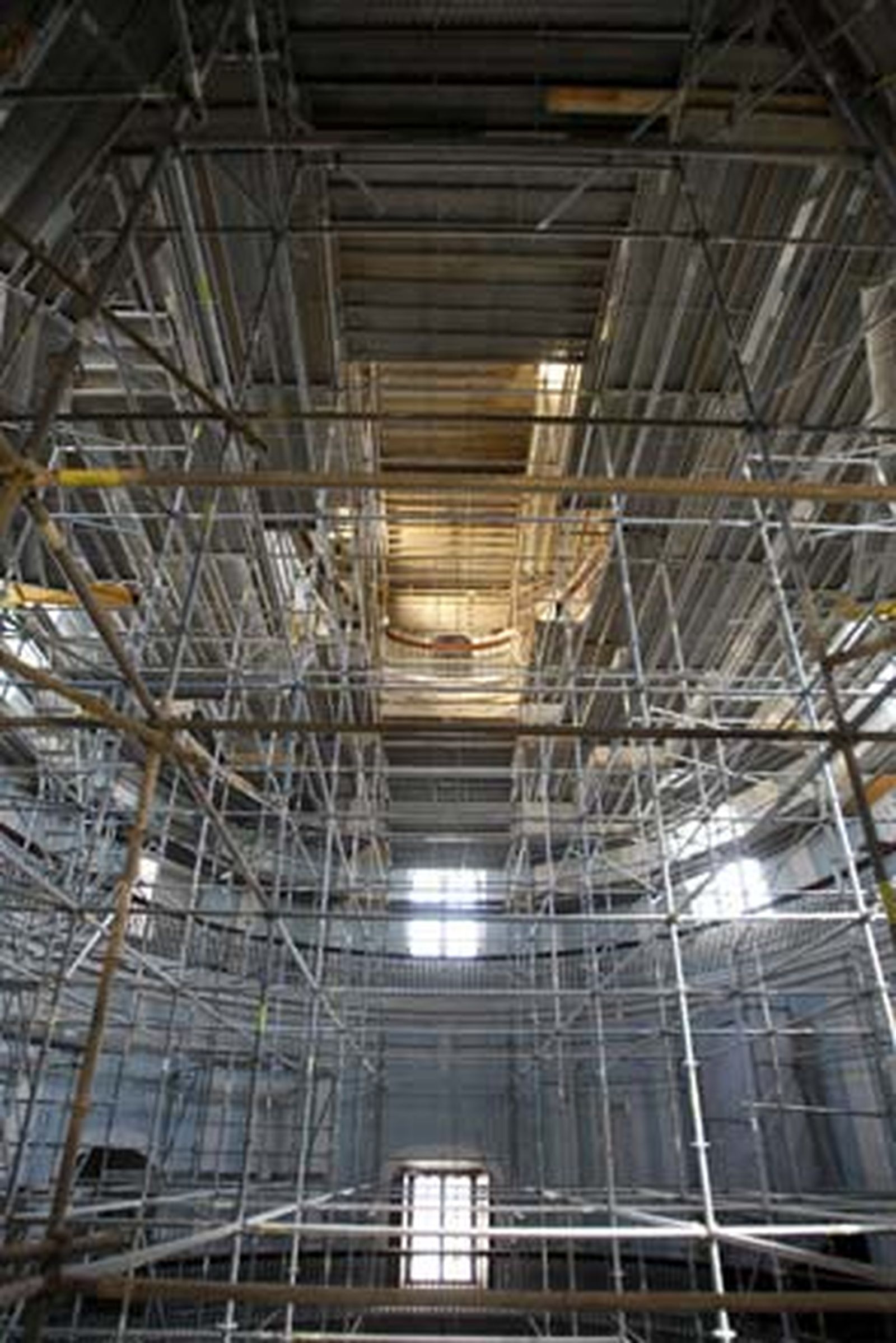 La rehabilitación del templo han descubierto el deficiente estado de conservación en el que se encontraba su estructura

Foto: Jose Braza