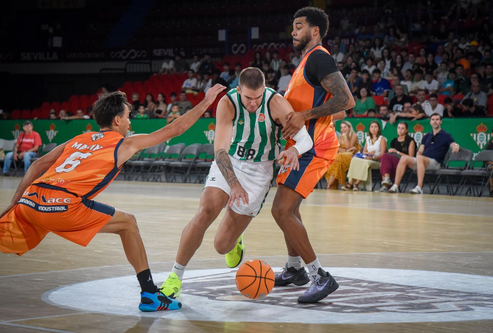 El Betis Baloncesto - CB Morón, en imágenes