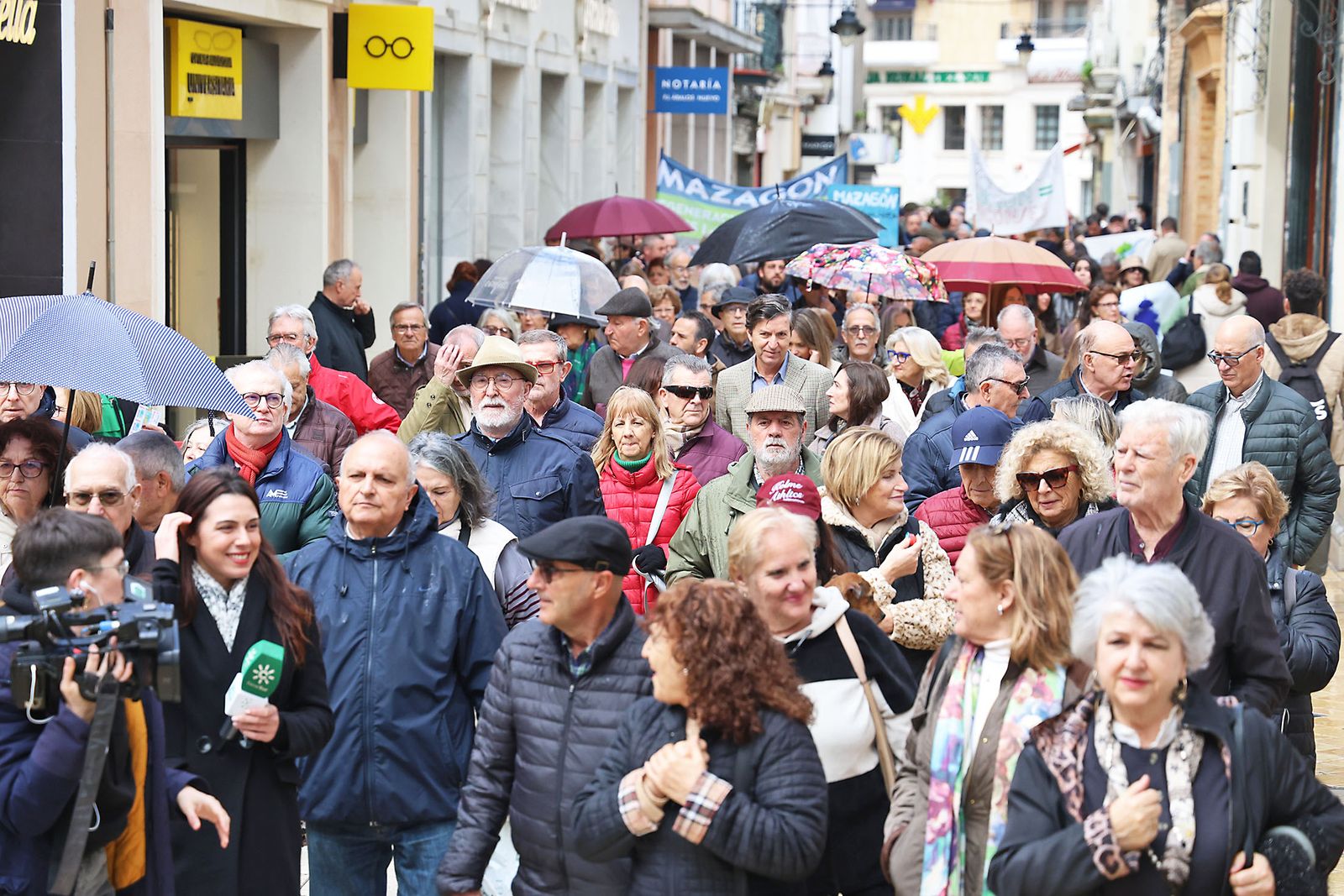 Fotografías de la manifestación en Huelva para exigir la regeneración de las playas
