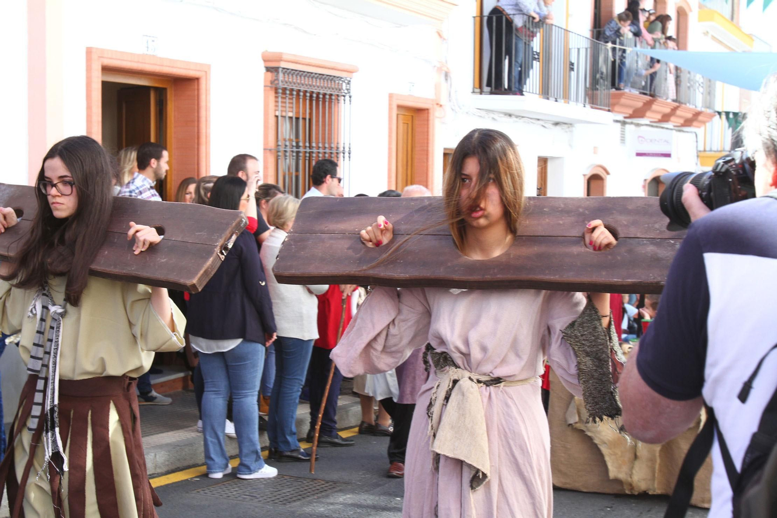 Imágenes del desfile de la XIX Feria Medieval del Descubrimiento, en Palos de la Frontera