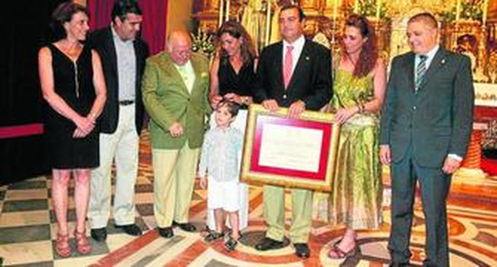 La familia Estévez Puerto, ayer, en la entrega del Volante de Oro.