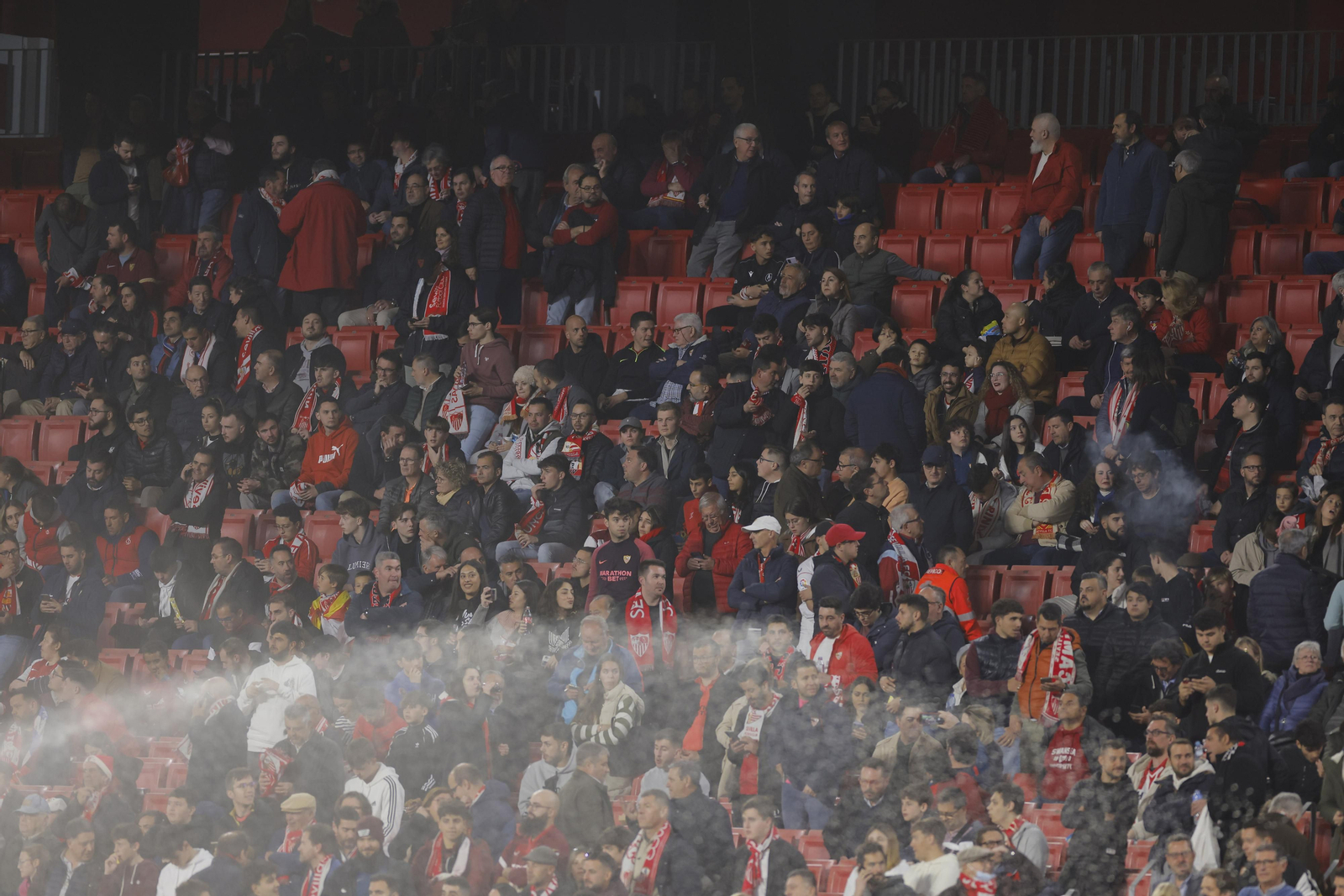 Búscate en las fotos del SEVILLA FC-PSV EINDHOVEN