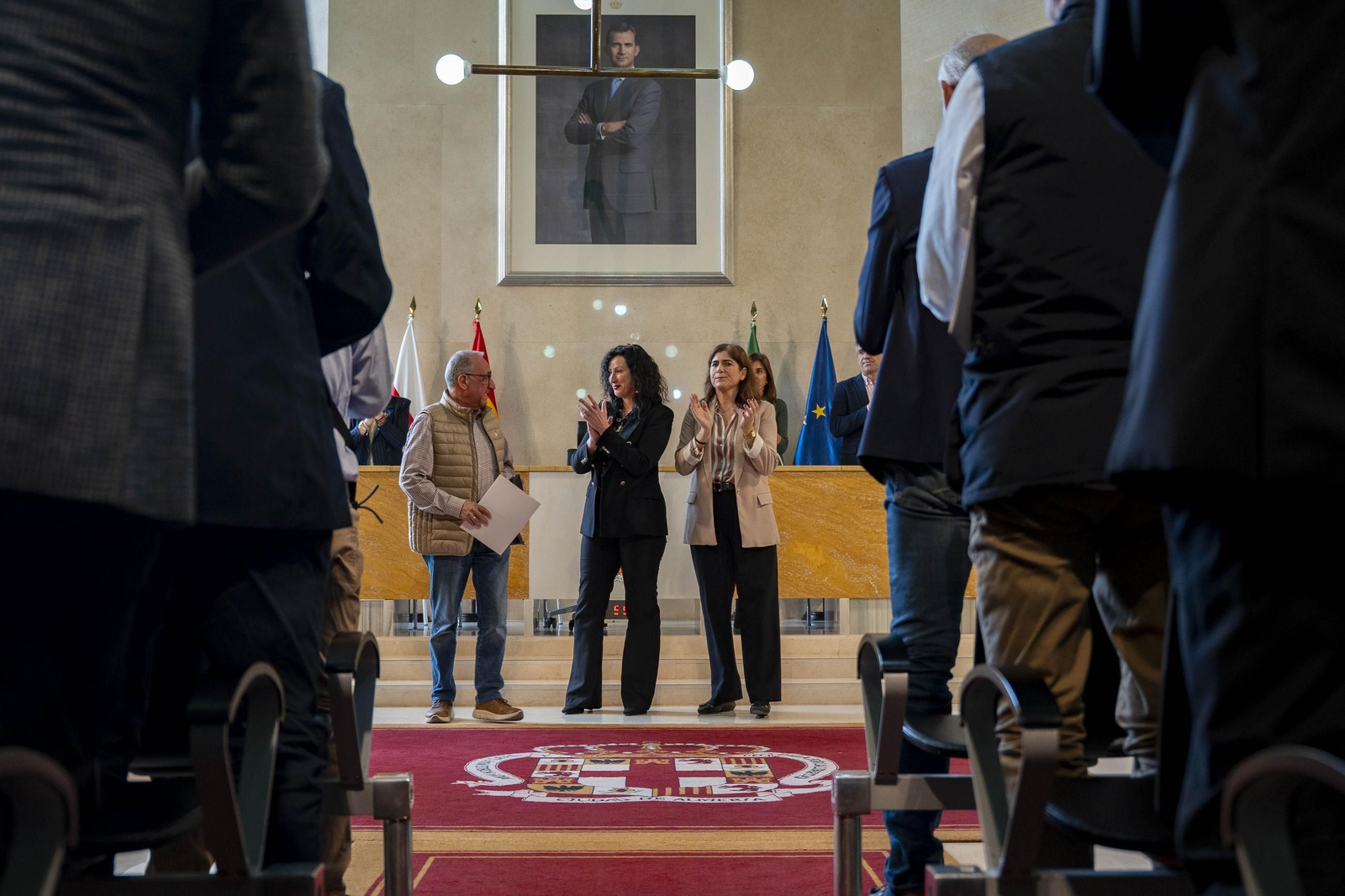 Almería rinde homenaje a su personal municipal con la imposición de los Escudos de Oro
