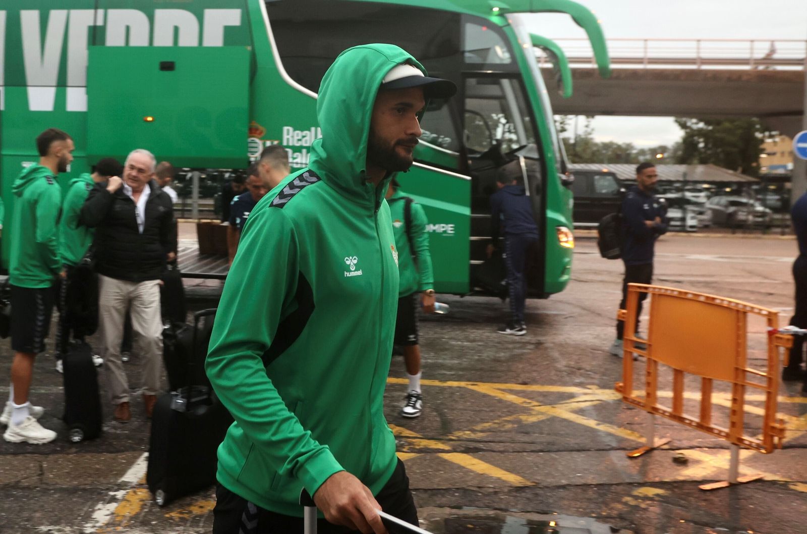 Las fotos de la salida del Betis para Chipre