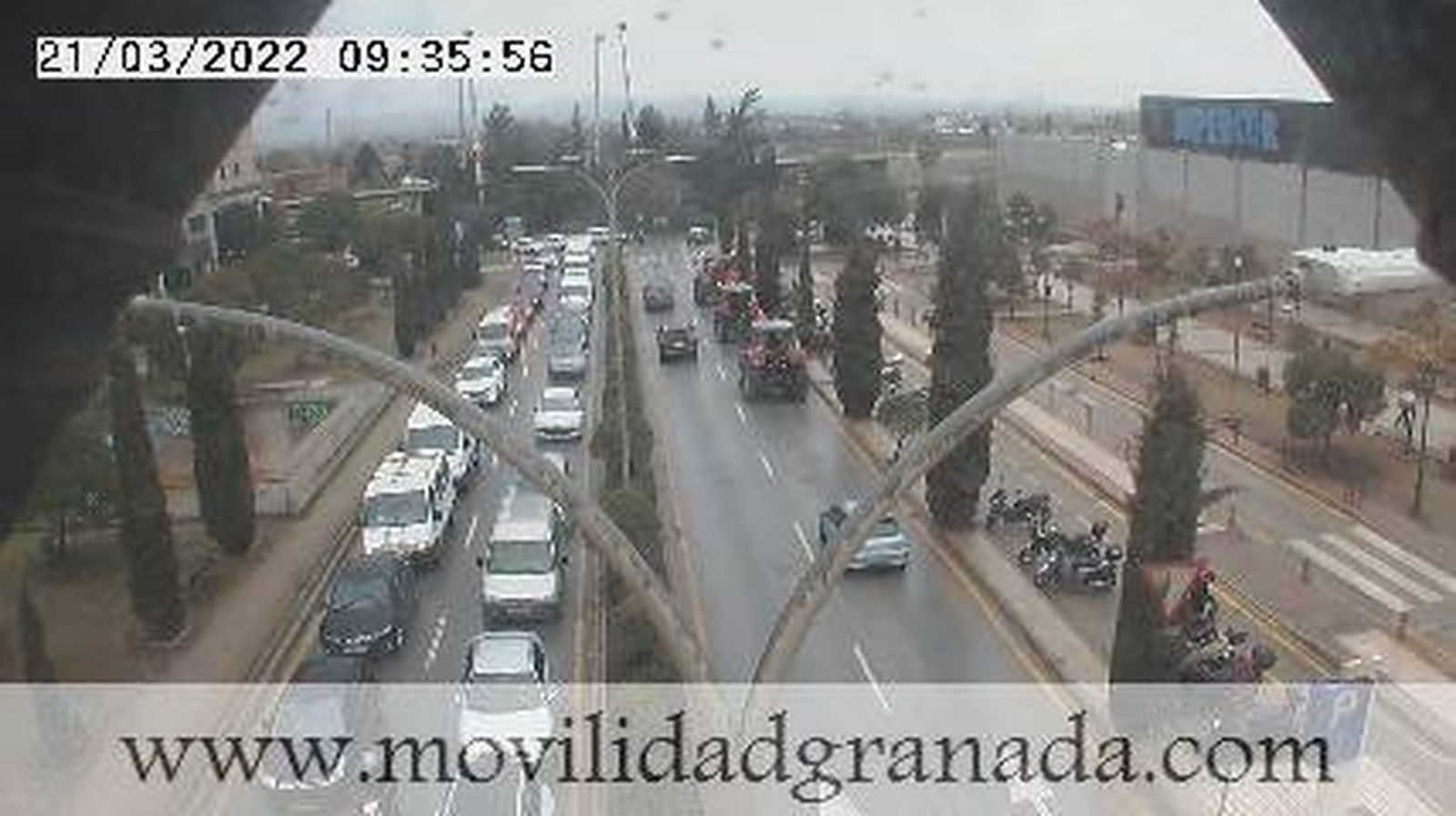 Varios de los tractores de la protesta, en Méndez Núñez en una cámara de tráfico