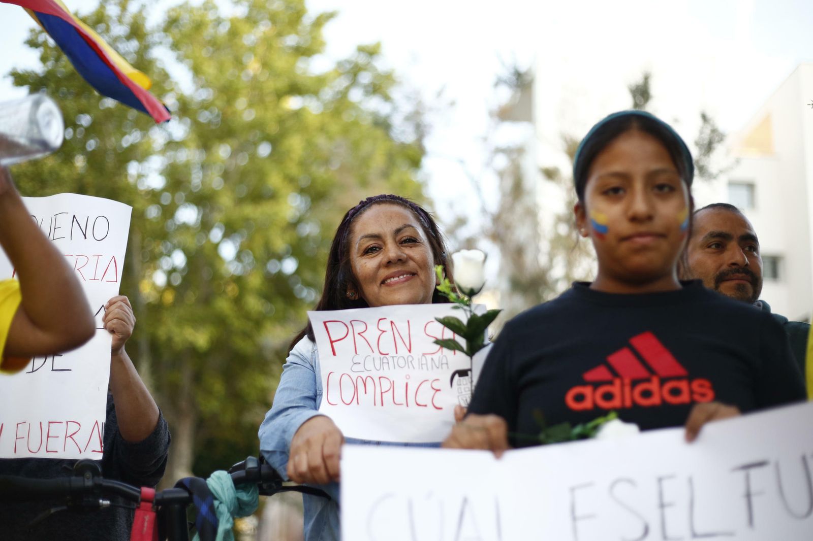 Concentración en la plaza del Carmen contra Lenin Moreno
