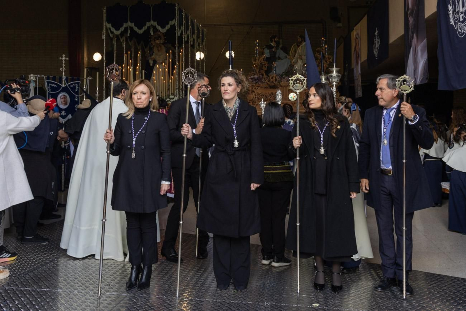 La temida lluvia impide el desarrollo normal de este Martes Santo