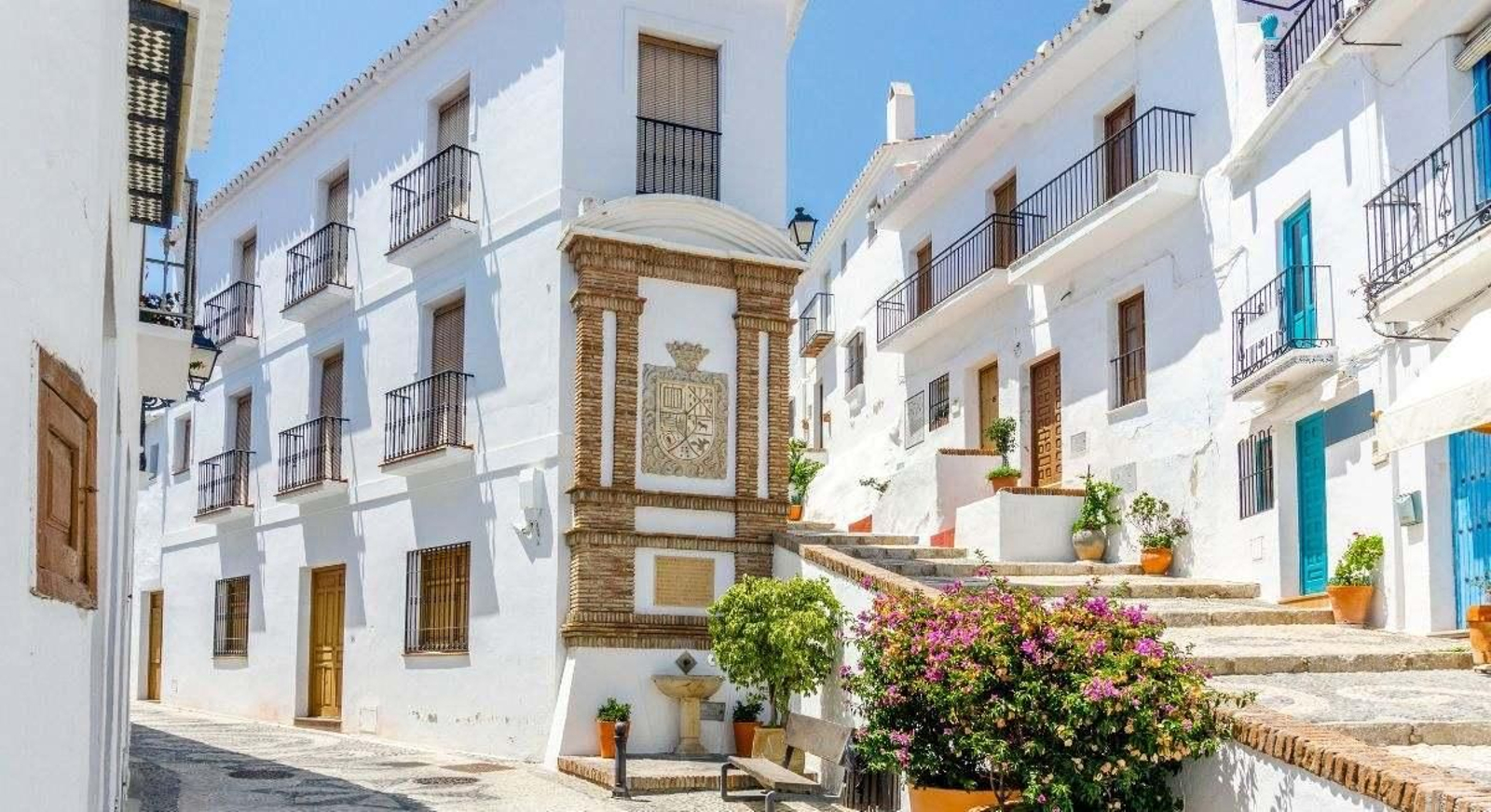 La calle más llamativa de Frigiliana.