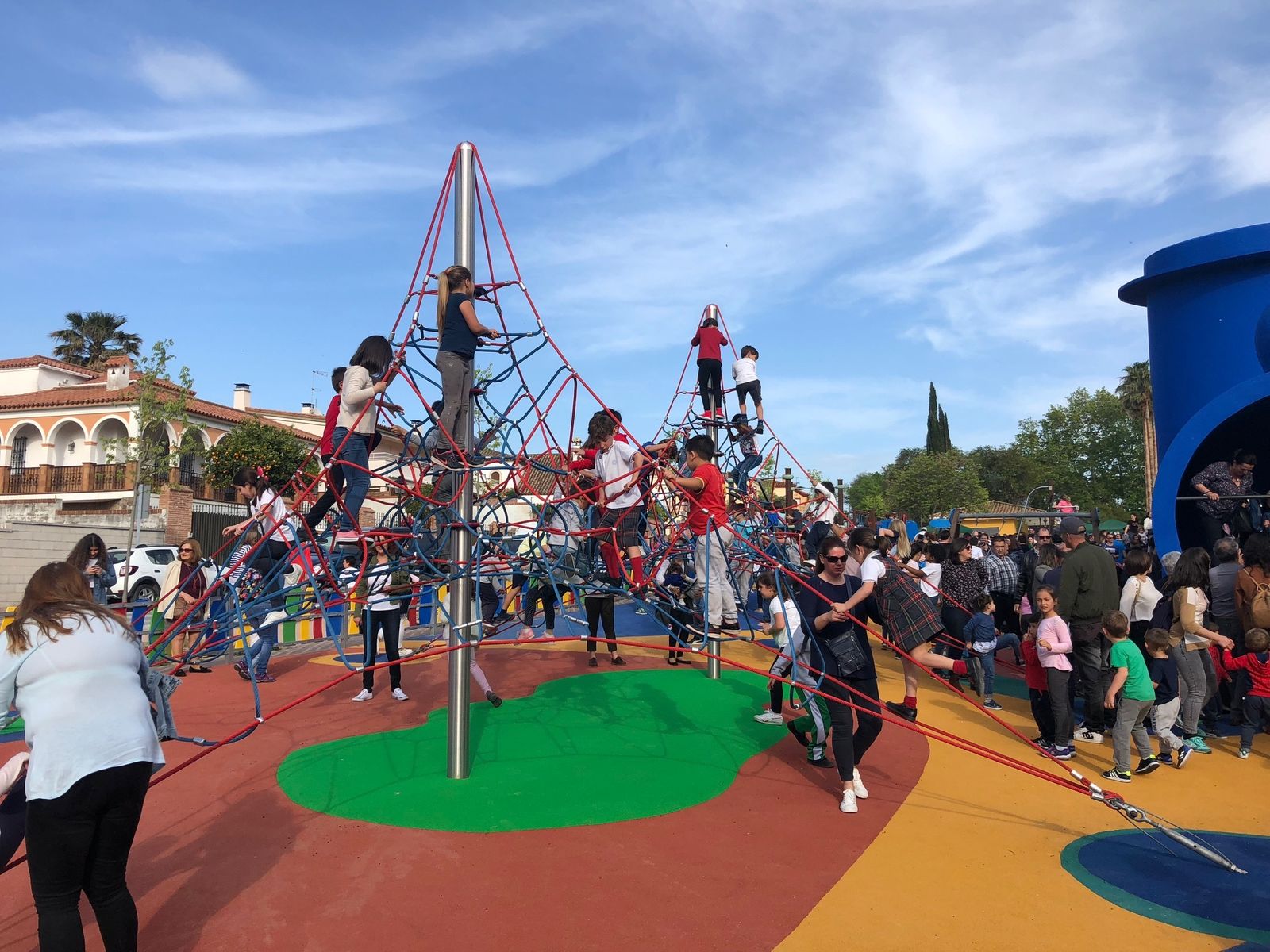 Niños jugando en el Parque del Tren