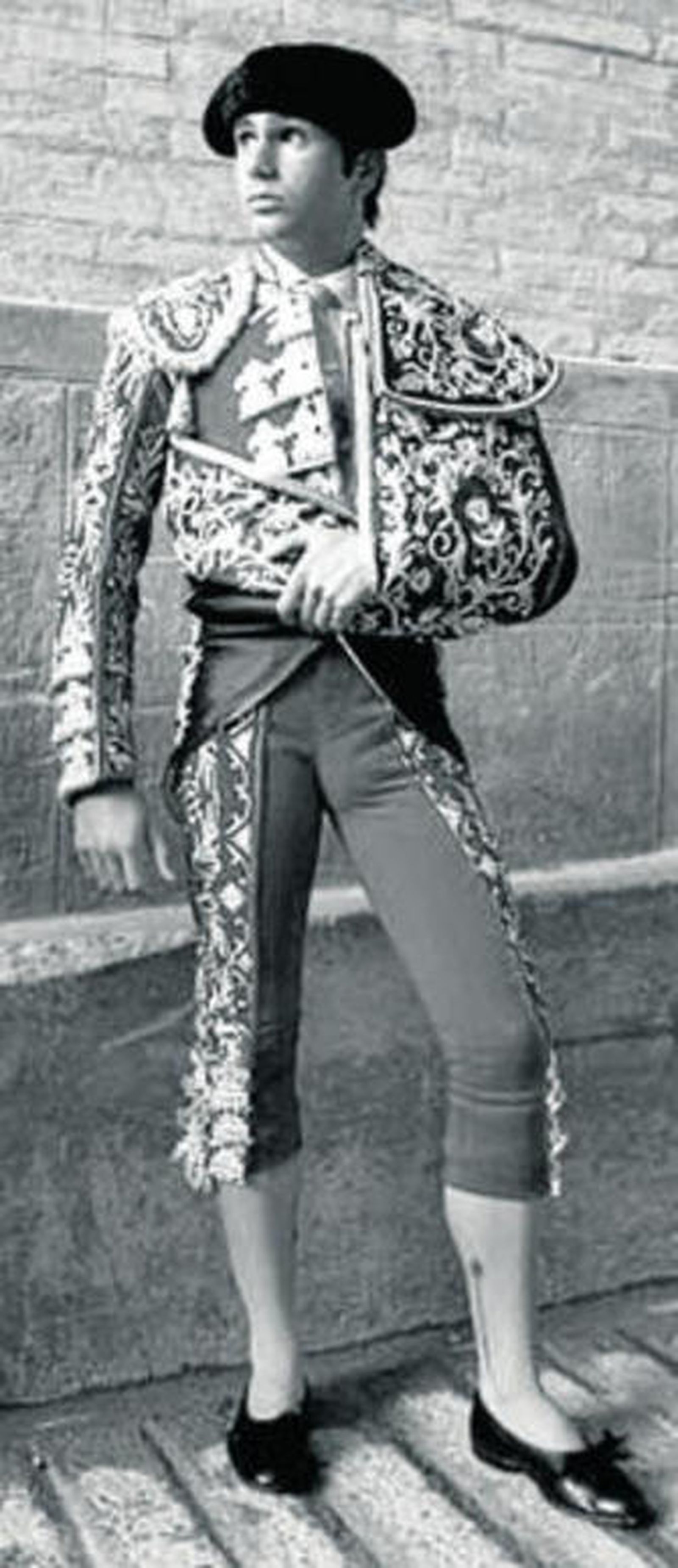 El matador de toros Salvador Vega en el patio de cuadrillas.