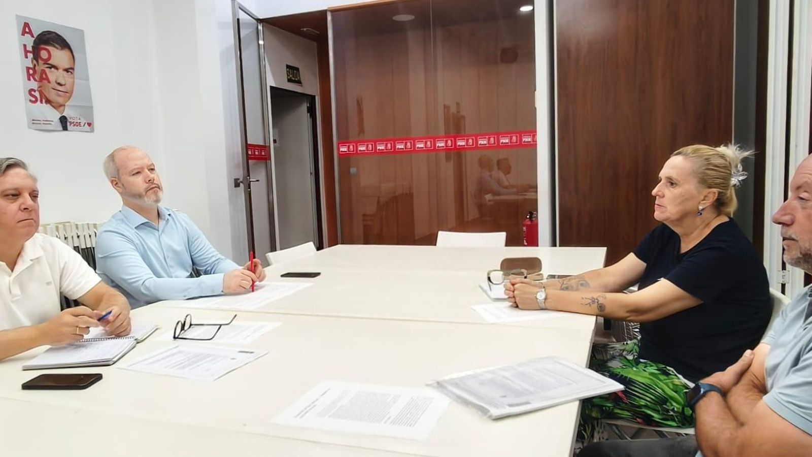 Reunión de Óscar Torres y José Ramón Ortega con miembros del comité de Parques y Jardines.