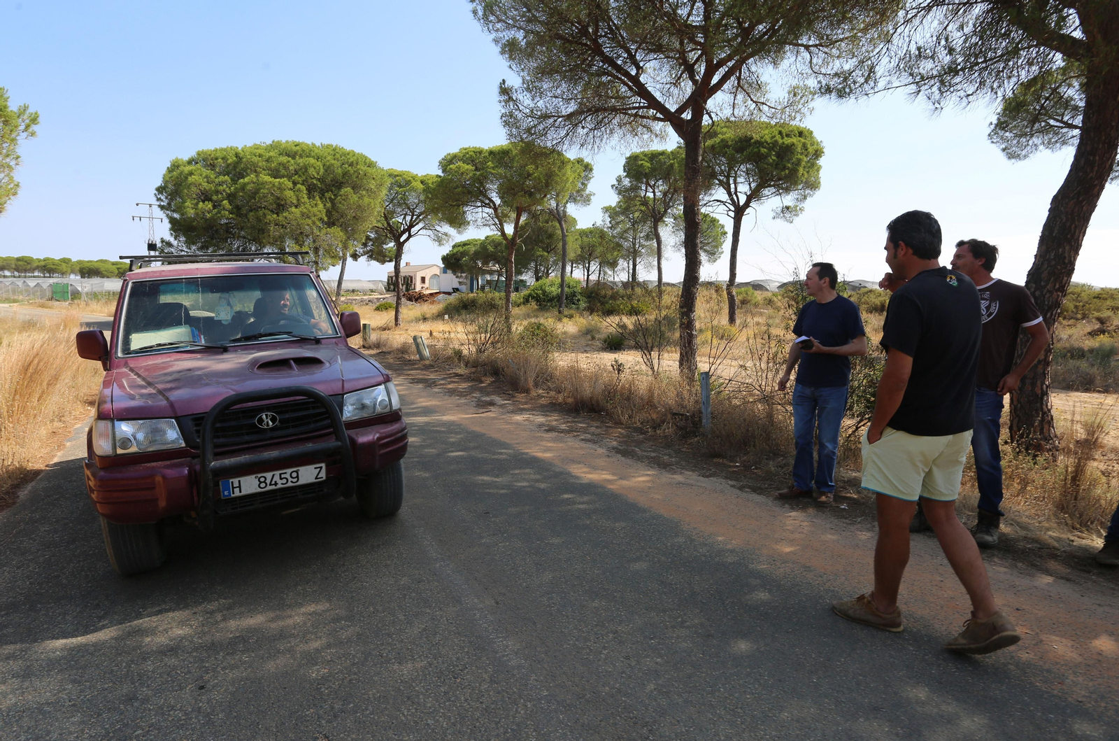 Imágenes de los agricultores haciendo guardia en los pozos de Lucena