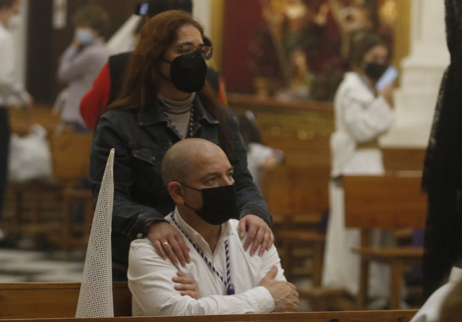 Las imágenes de impotencia en la Trinidad: la Santa Faz suspende su procesión en Córdoba