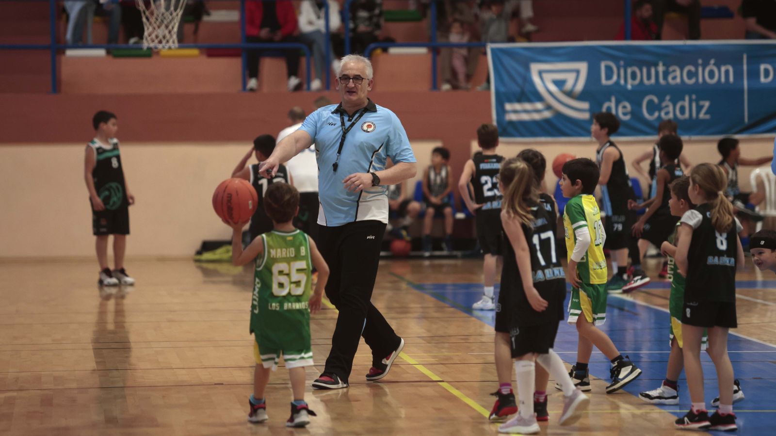 Las fotos de la primera jornada del torneo Semana Santa de baloncesto de la Línea