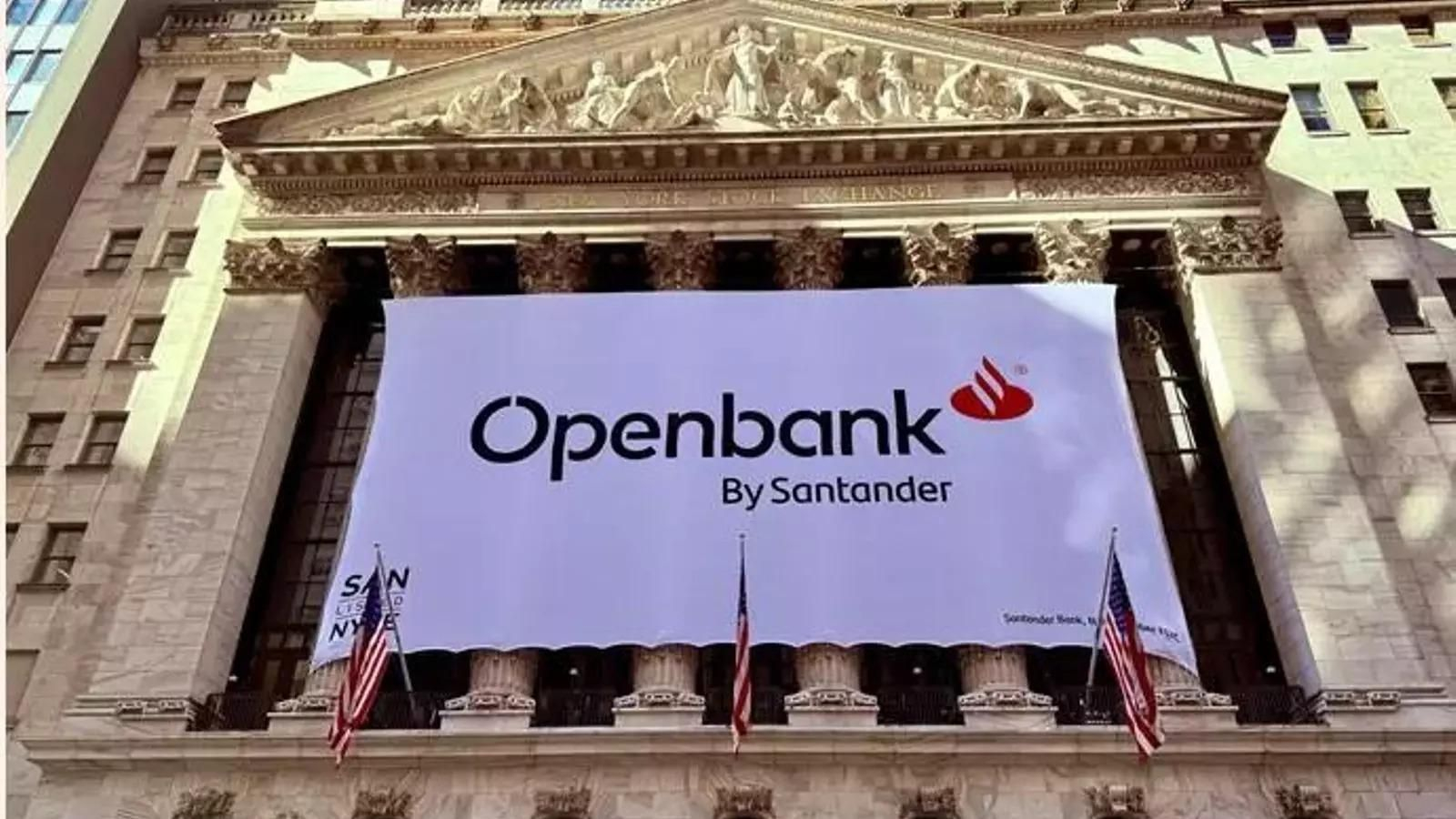 Cartel de Openbank en la fachada de Wall Street con motivo de su lanzamiento en Estados Unidos.