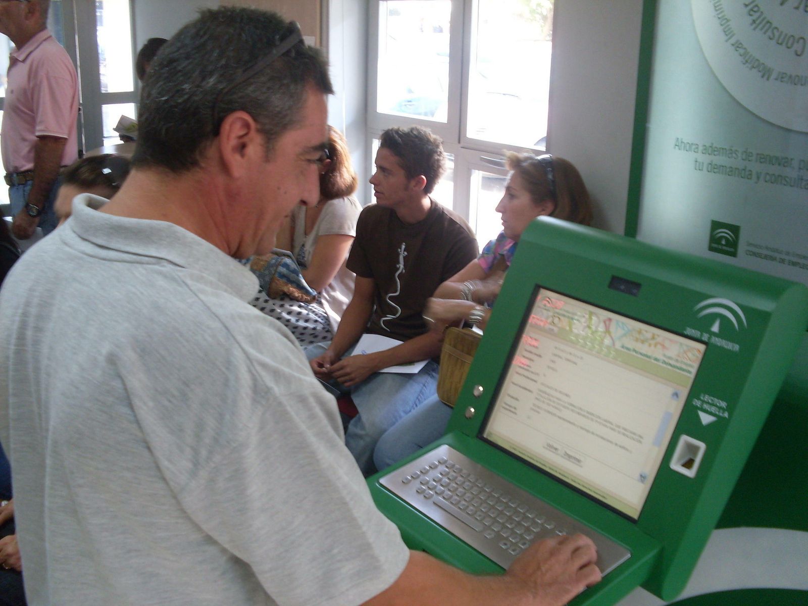 Este servicio está especialmente diseñado para personas que tengan que volver a dar de alta su demanda de empleo.