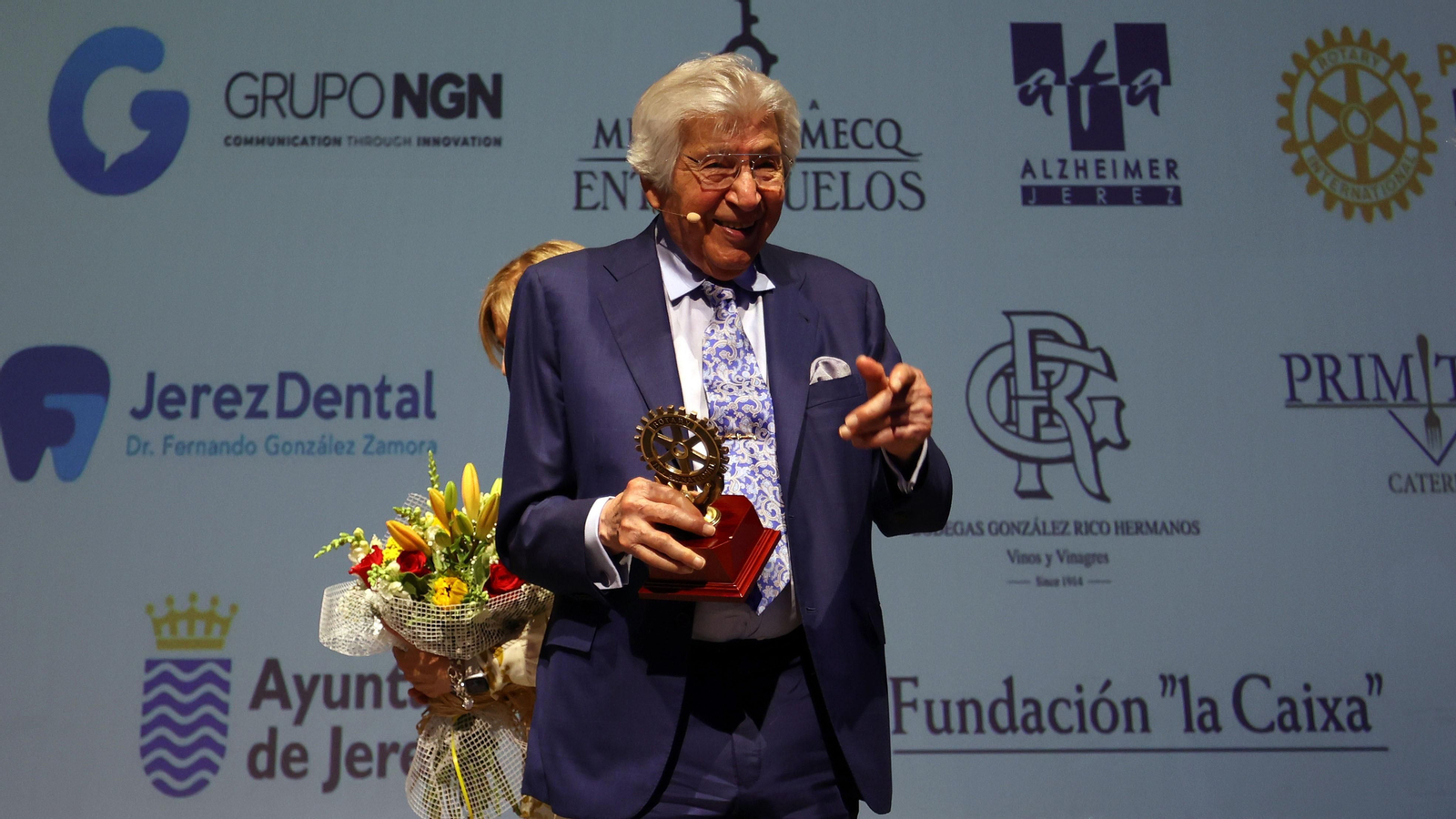 Manuel Alejandro recibe el premio Jerezano del Año del Rotary Club Jerez