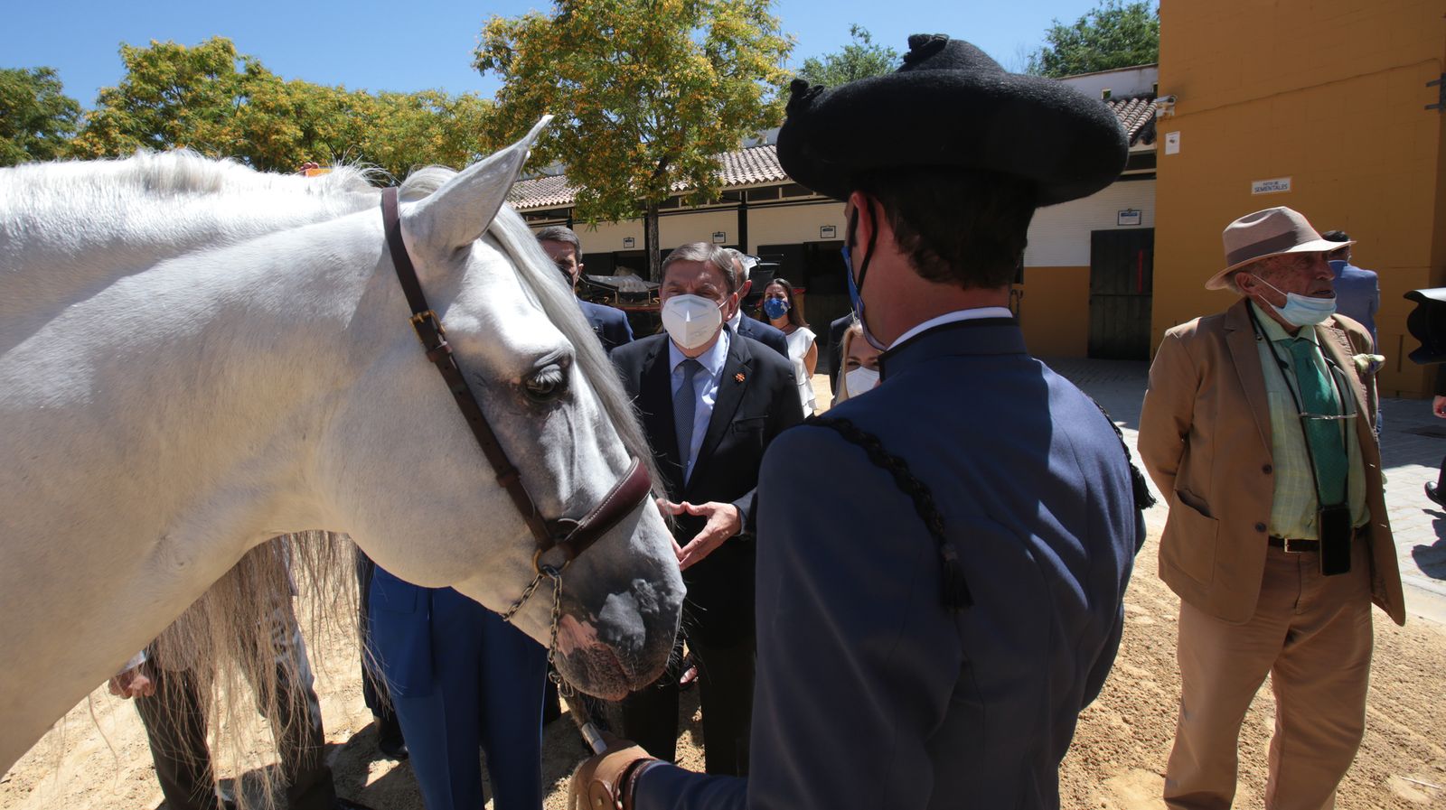 El ministro de agricultura Luis Planas visita Jerez y la yeguada del Hierro del Bocado