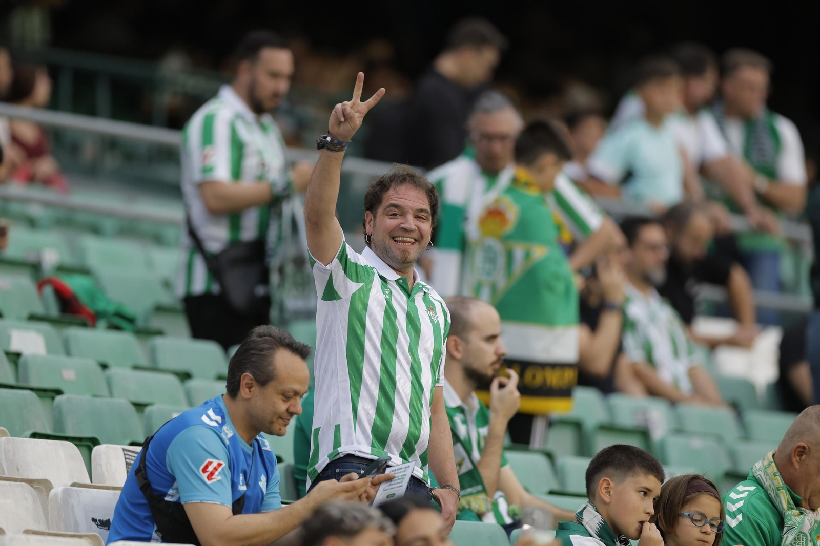 Búscate en las fotos del Betis - Jagiellonia