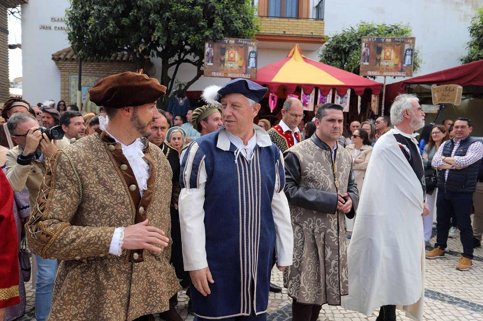 Imágenes del gran ambiente en la Feria Medieval de Palos de la Frontera, Huelva
