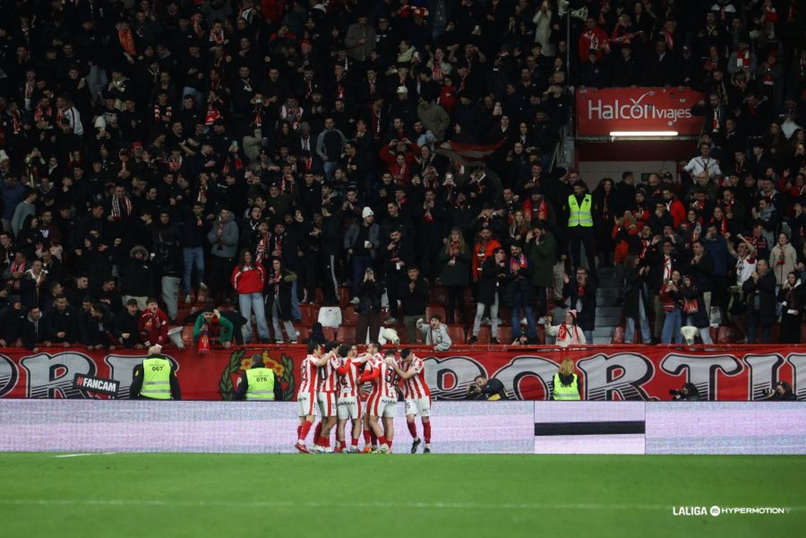 El Sporting golea al colista Mirandés, próximo rival del Málaga CF