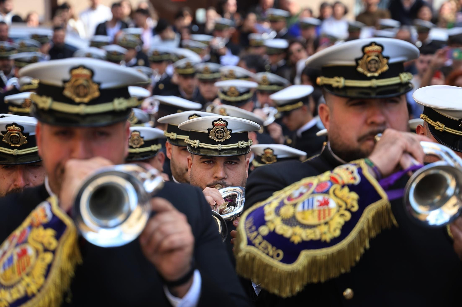 Las mejores imágenes del Lunes Santo en Huelva: Hermandad de las Tres Caídas