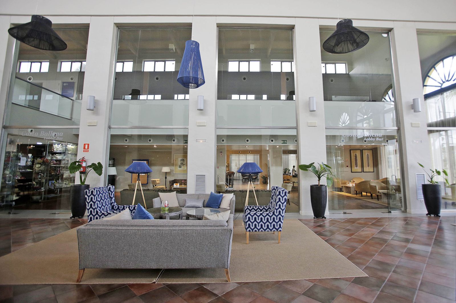 En el hall del alojamiento se han cambiado los textiles, las lámparas y los colores de las paredes.