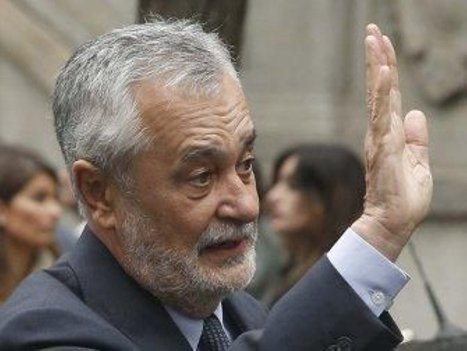 Griñán presenta la renuncia a su escaño en el Senado