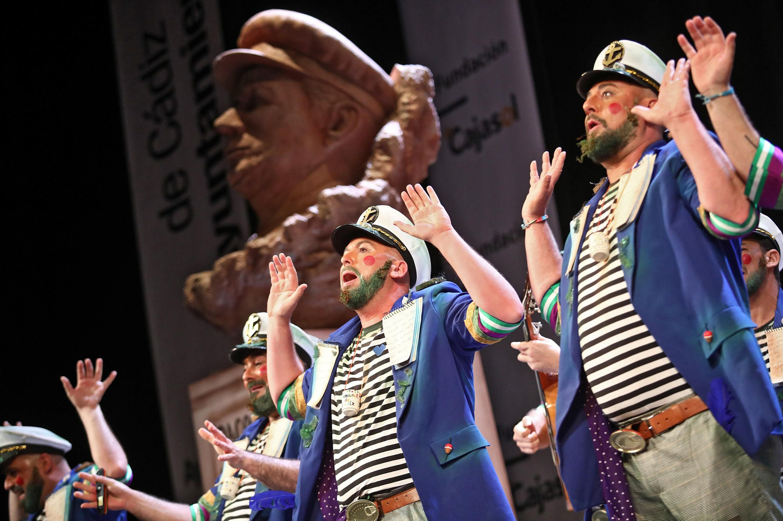 Actuación de la chirigota 'Los Pago alga'