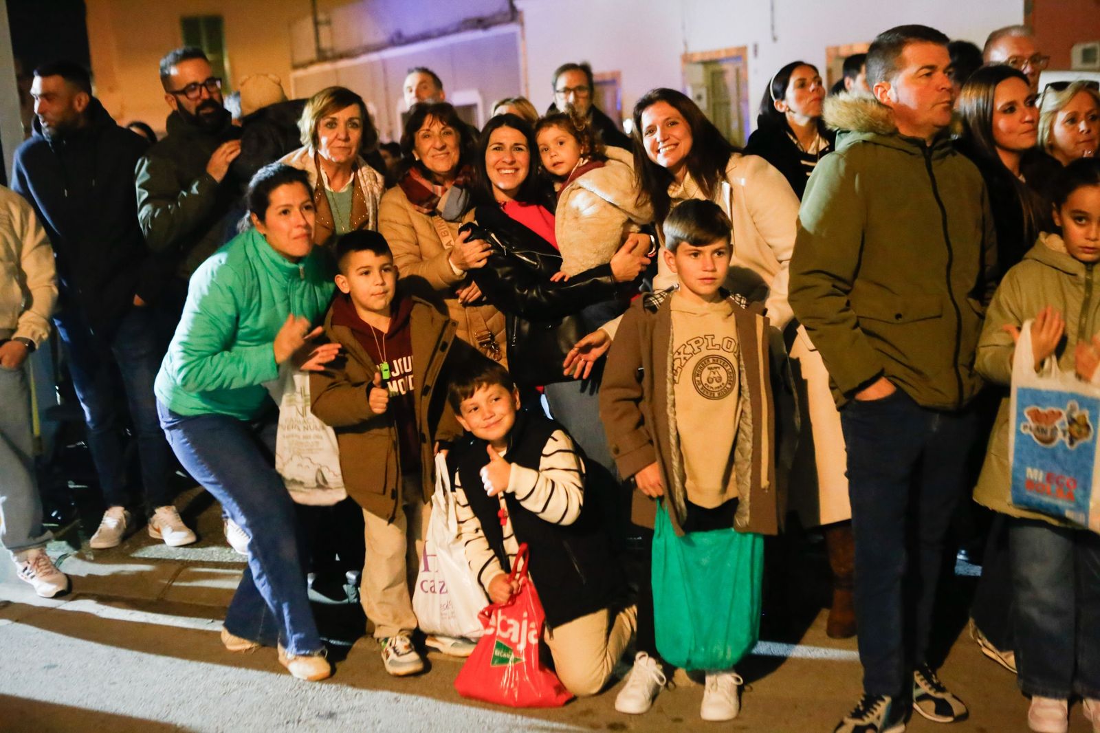 Búscate en las fotos de la cabalgata de Reyes Magos 2026 en Los Barrios