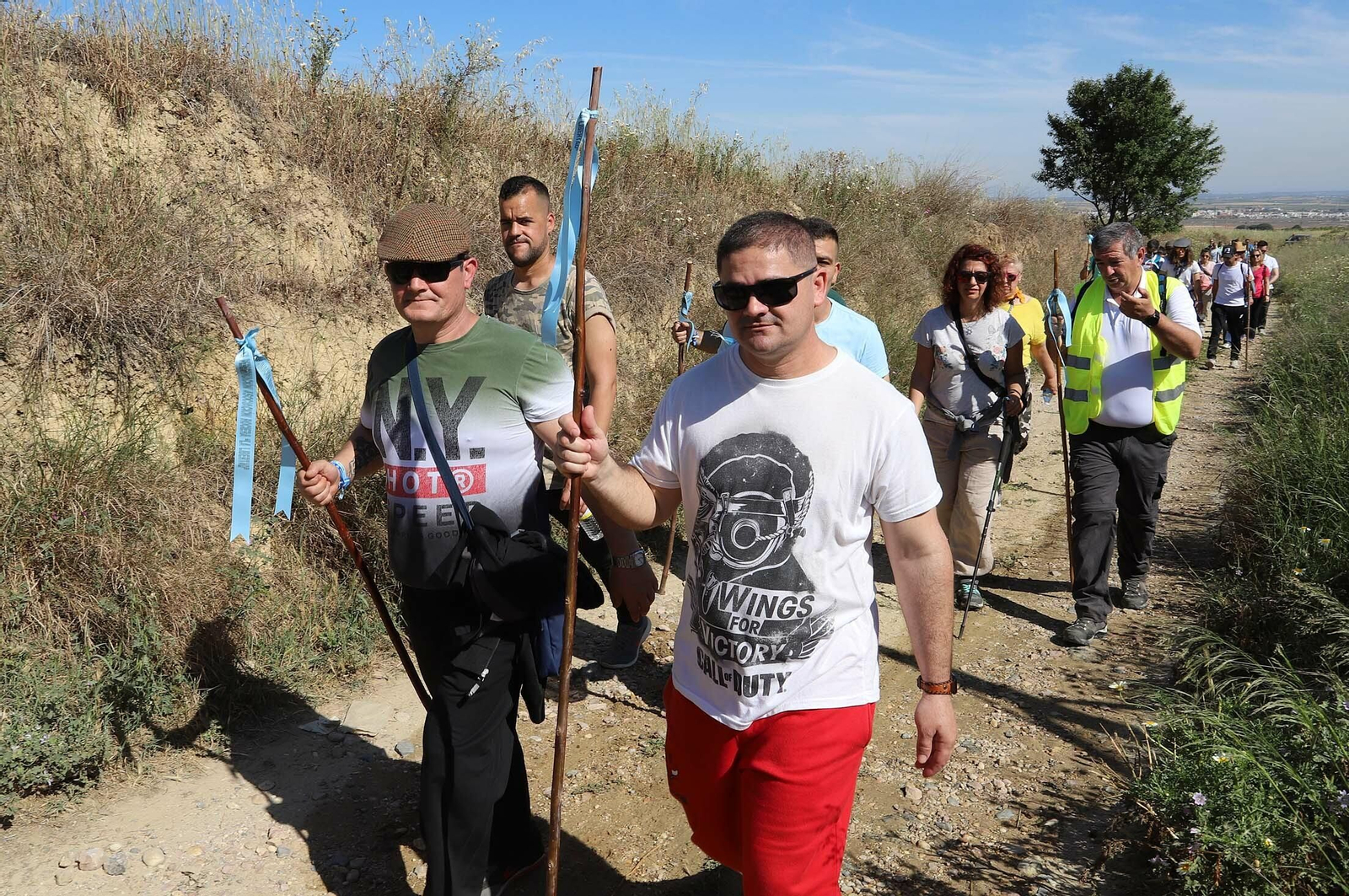 Imágenes de los presos de la cárcel de Huelva en su camino hacia El Rocío