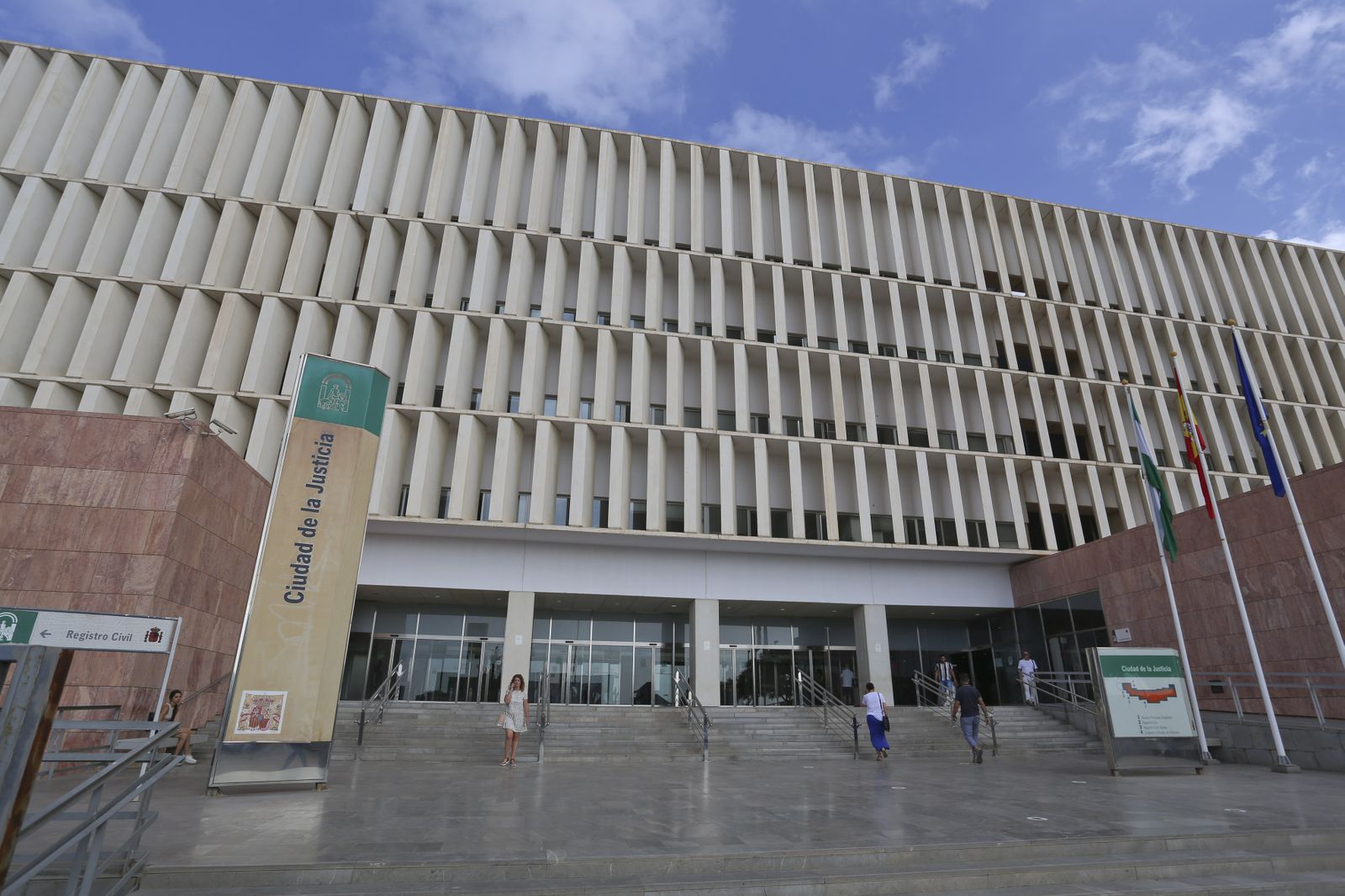 Entrada principal de la Ciudad de la Justicia de Málaga.