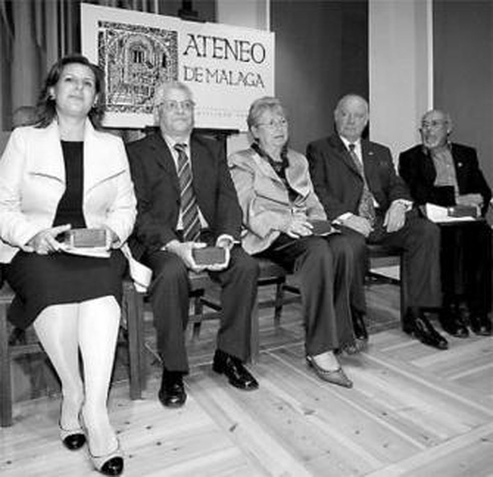 Los premiados, ayer, en el Ateneo de Málaga.