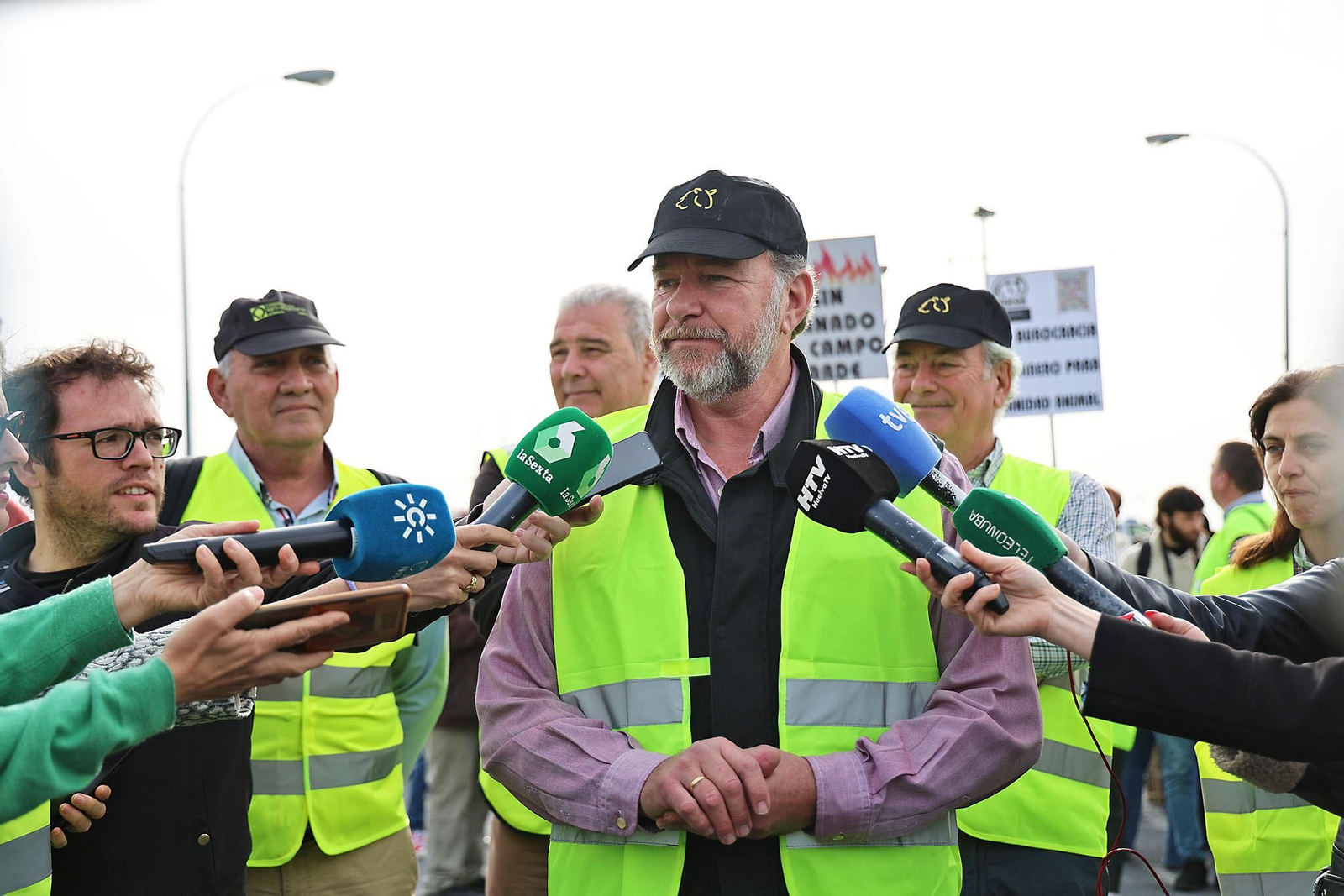 Imágenes de la multitudinaria tractorada de los agricultores en Huelva